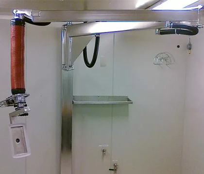 Stainless Steel Crane System in University Laboratory